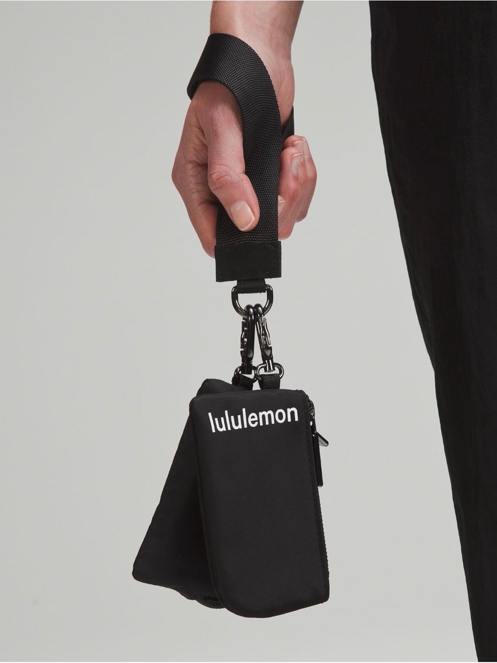 lululemon Black Double Pouch Wrist Strap Keyring - Picture 2 of 6
